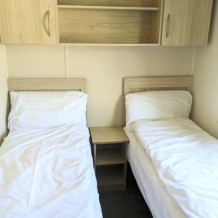 Large 4 Person Couples And Family Caravan In Newquay Bay Resort Екстериор снимка