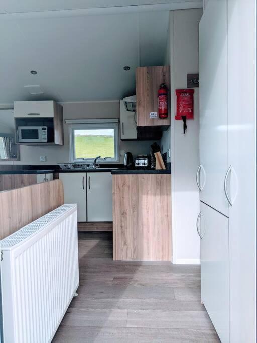Large 4 Person Couples And Family Caravan In Newquay Bay Resort Екстериор снимка