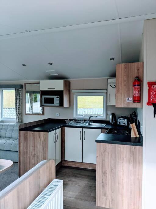 Large 4 Person Couples And Family Caravan In Newquay Bay Resort Екстериор снимка
