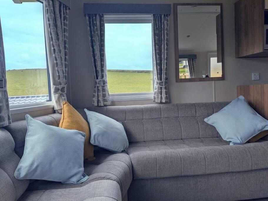 Large 4 Person Couples And Family Caravan In Newquay Bay Resort Екстериор снимка