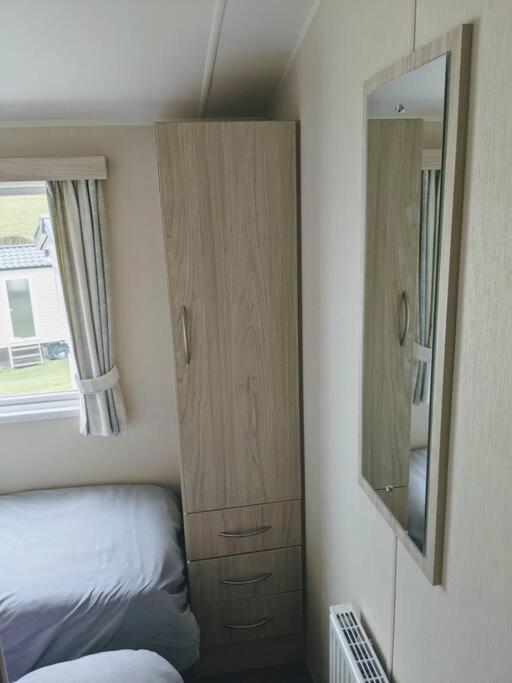 Large 4 Person Couples And Family Caravan In Newquay Bay Resort Екстериор снимка