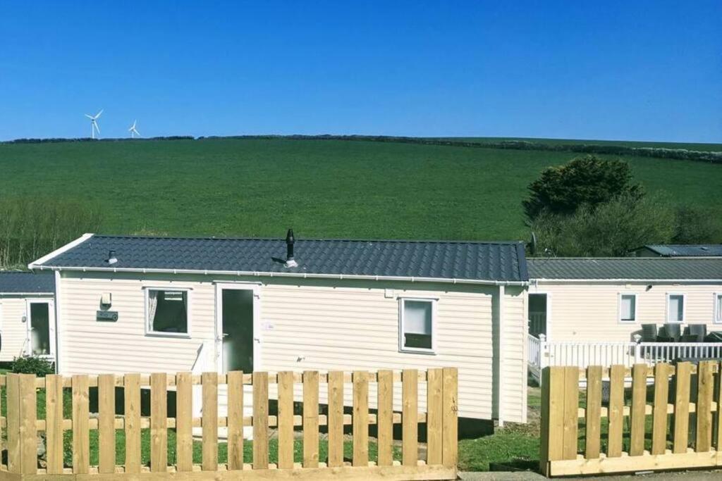 Large 4 Person Couples And Family Caravan In Newquay Bay Resort Екстериор снимка