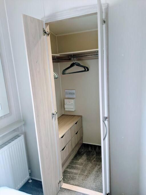 Large 4 Person Couples And Family Caravan In Newquay Bay Resort Екстериор снимка
